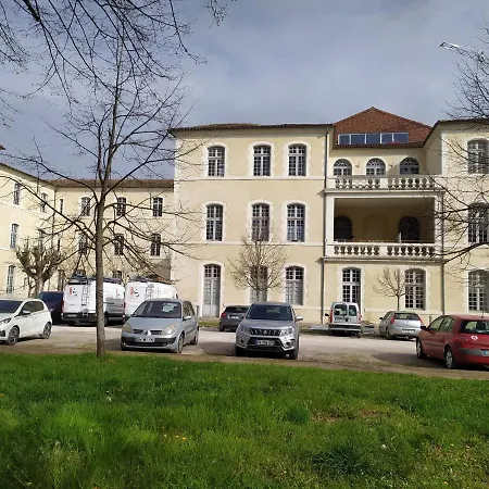 3 Chambres,120 M2 Au Calme Et En !!! Auch